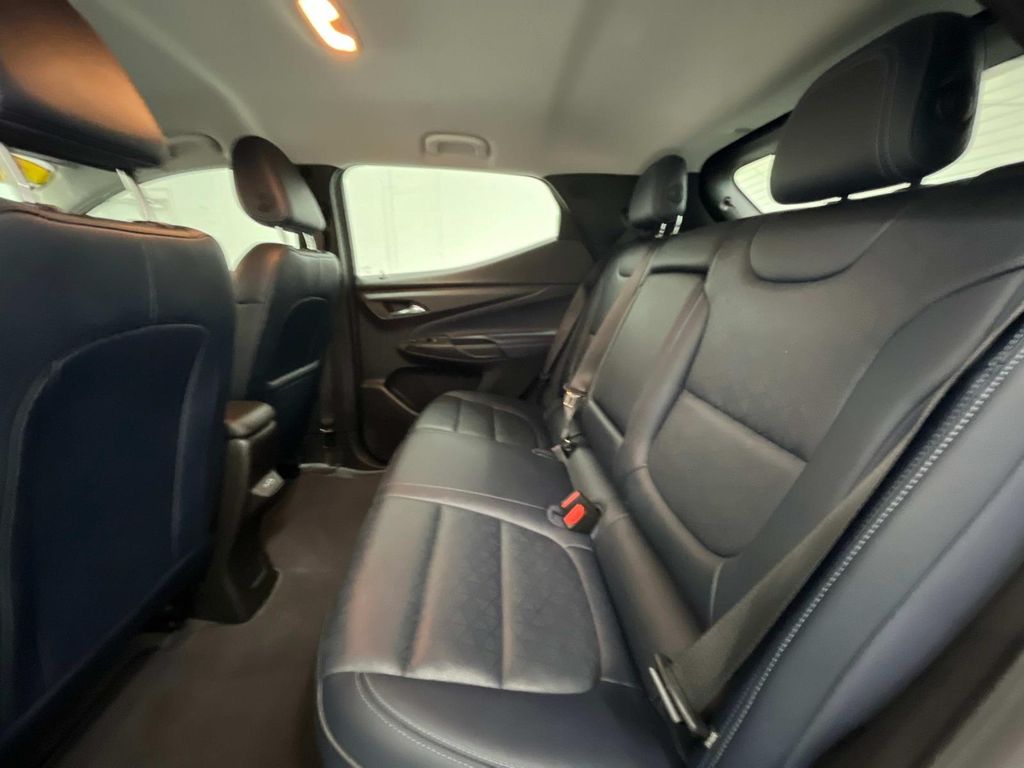 Vehicle image 13 of 32