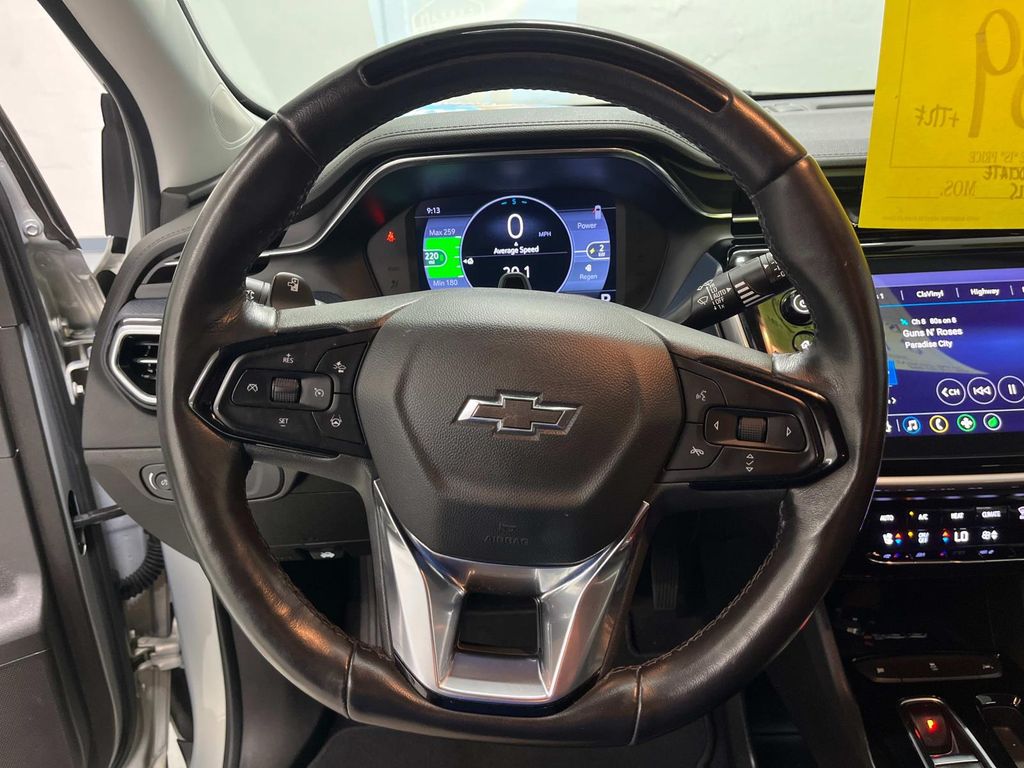 Vehicle image 17 of 32