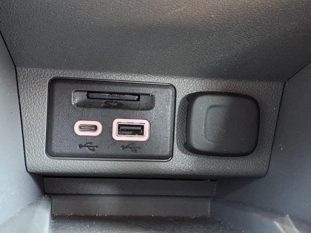 Vehicle image 31 of 40