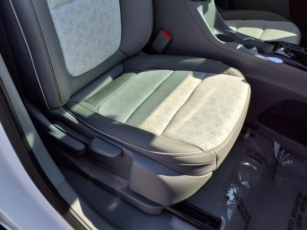 Vehicle image 11 of 40