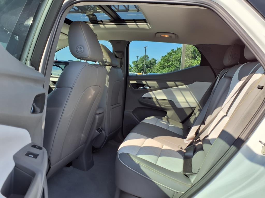 Vehicle image 10 of 40