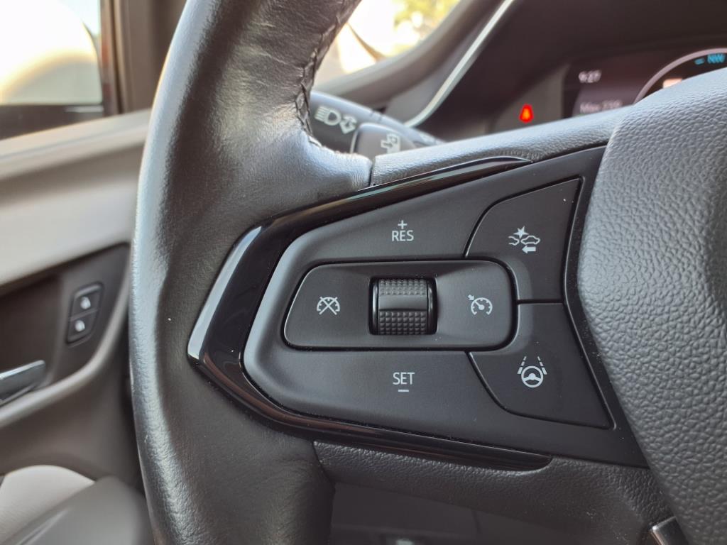 Vehicle image 26 of 40