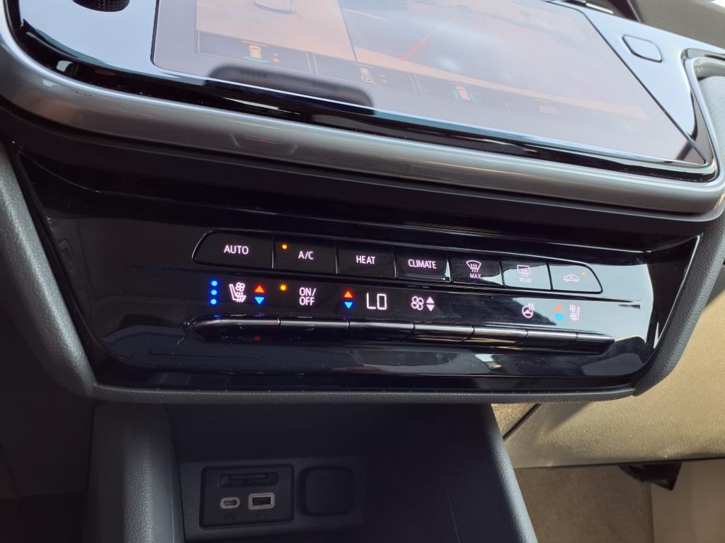 Vehicle image 39 of 40