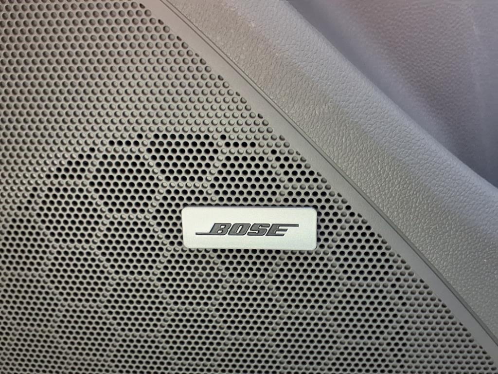 Vehicle image 28 of 40