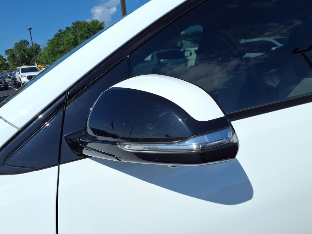 Vehicle image 29 of 40