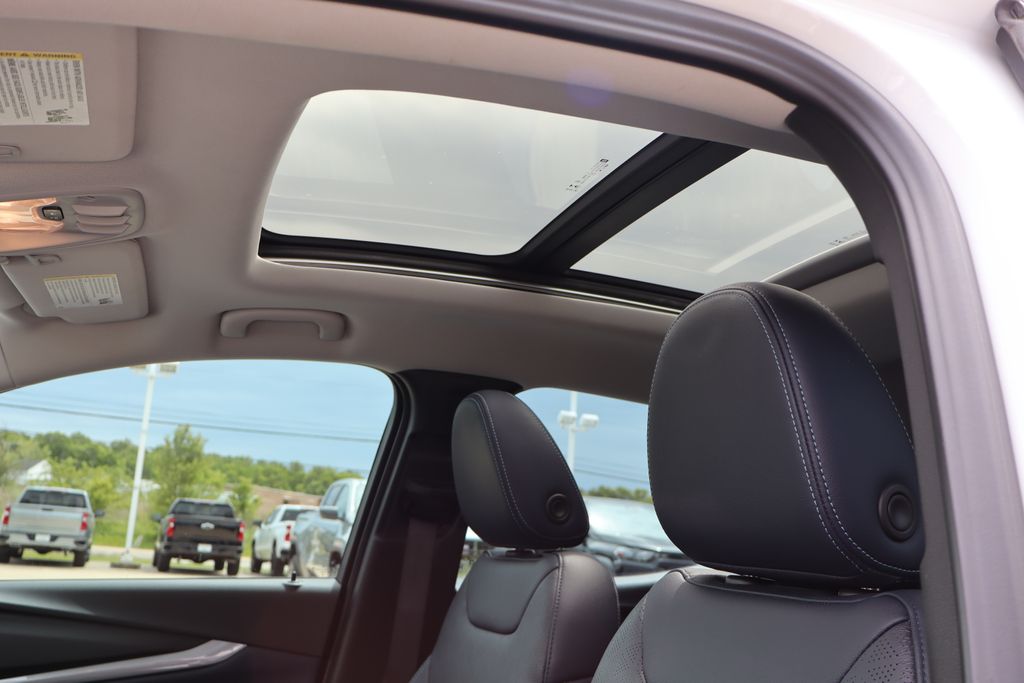 Vehicle image 33 of 49