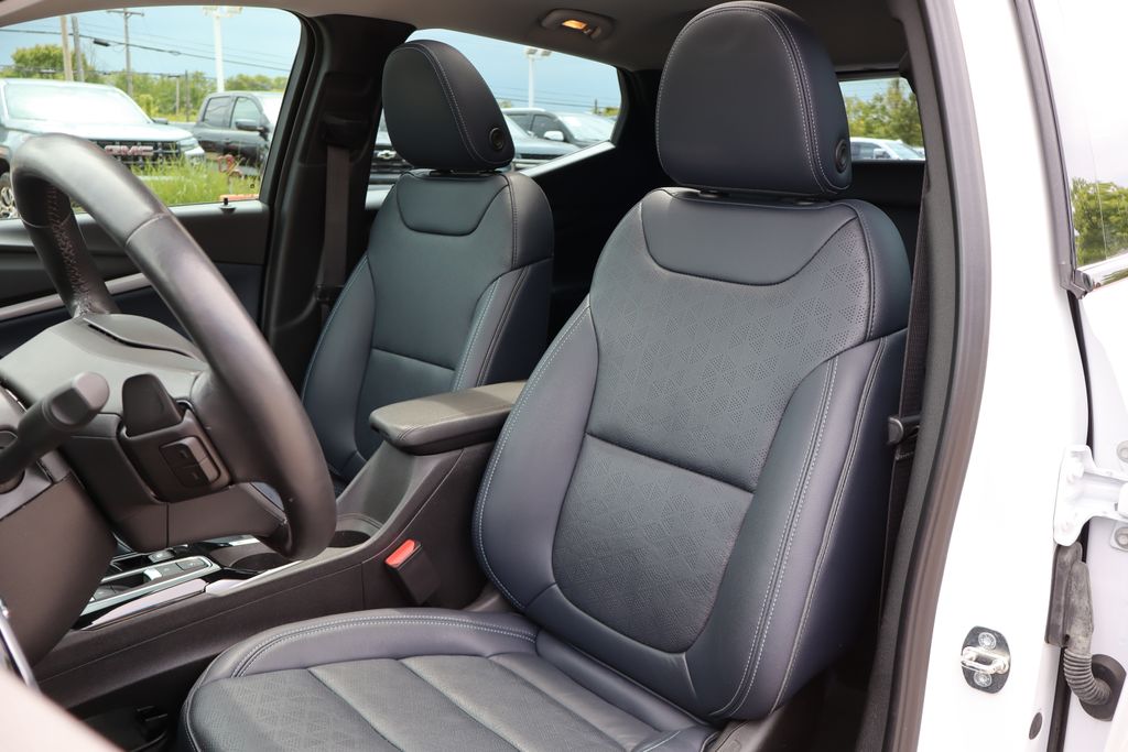 Vehicle image 16 of 49