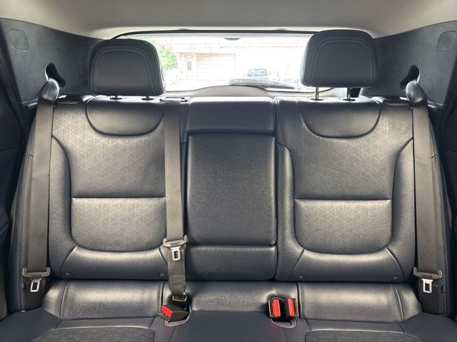 Vehicle image 8 of 31