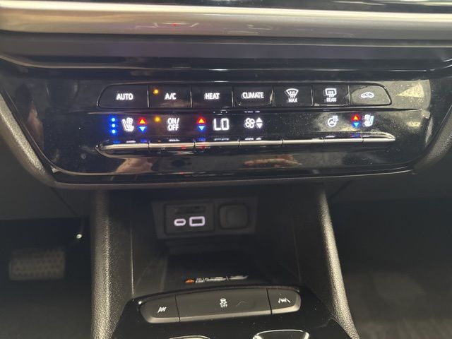 Vehicle image 29 of 31