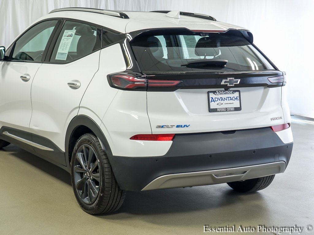 Vehicle image 7 of 24