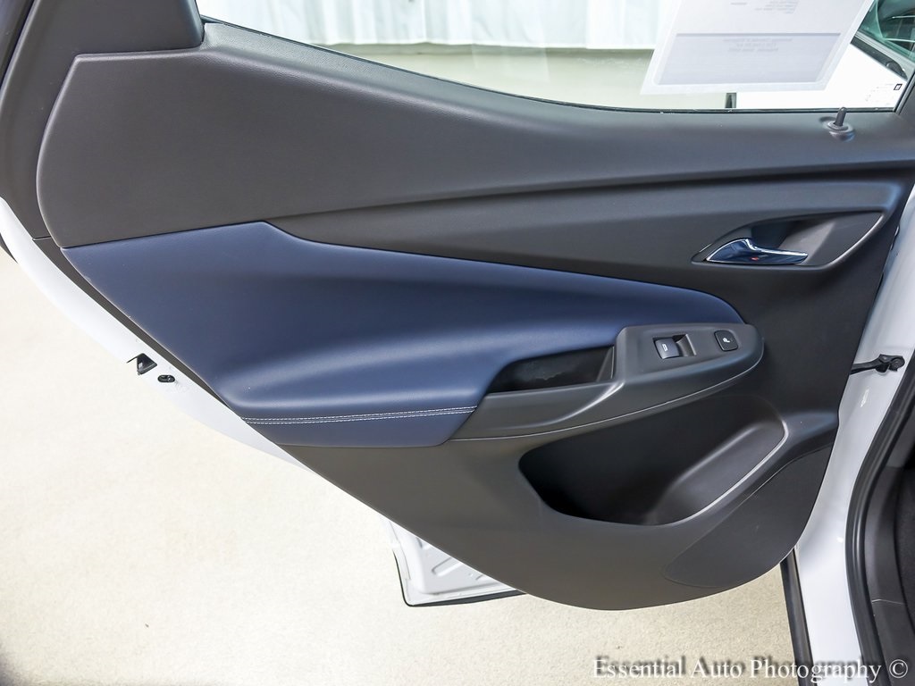 Vehicle image 21 of 24