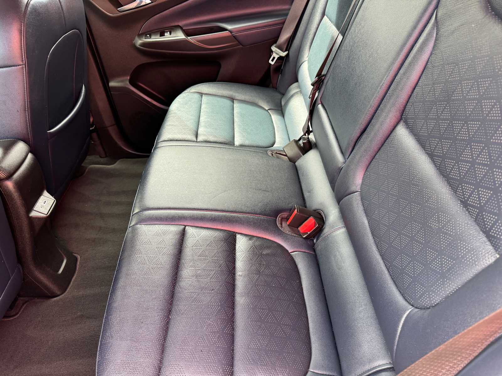 Vehicle image 25 of 34
