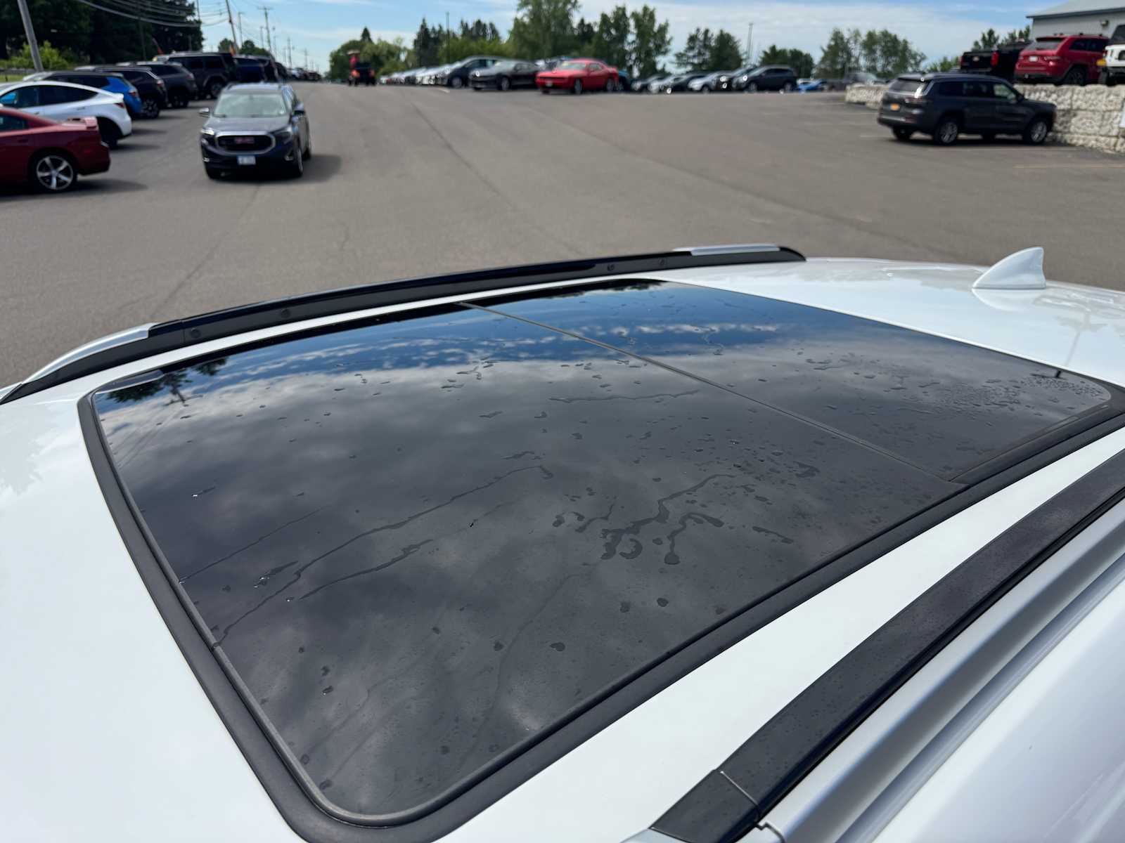 Vehicle image 33 of 34