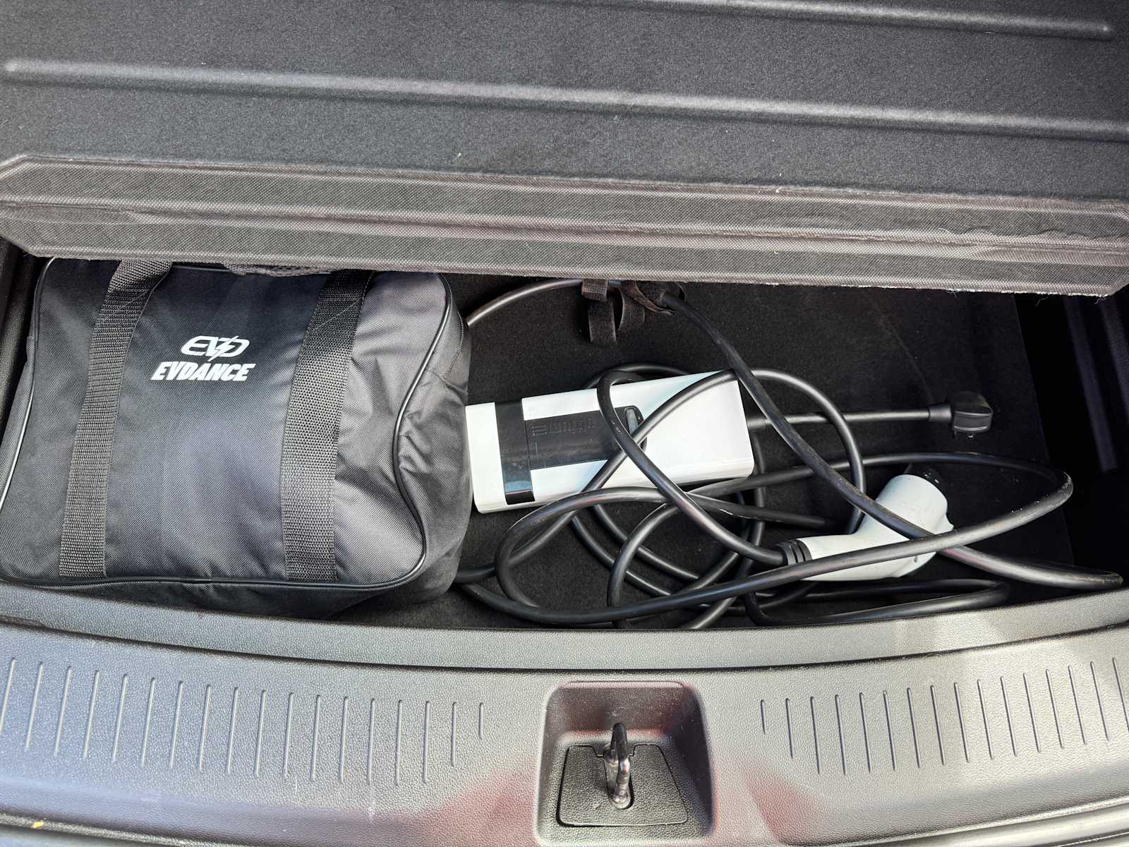 Vehicle image 24 of 34