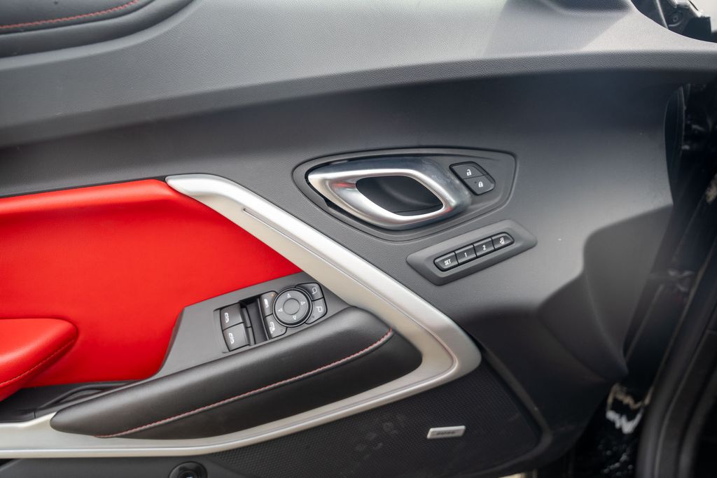 Vehicle image 21 of 29