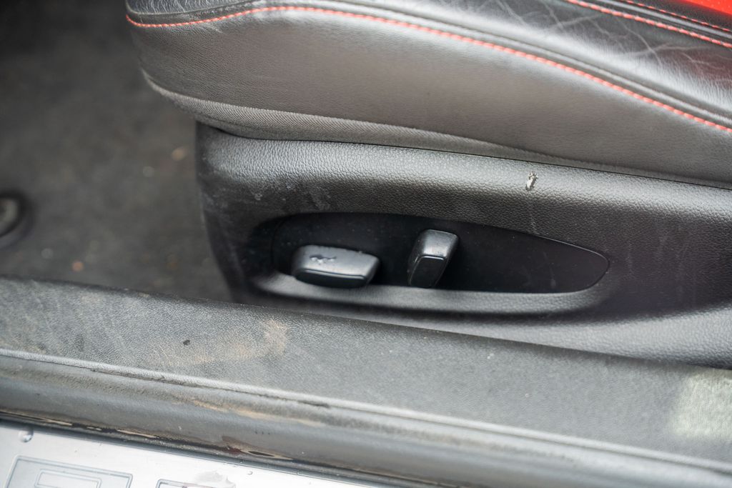 Vehicle image 27 of 29