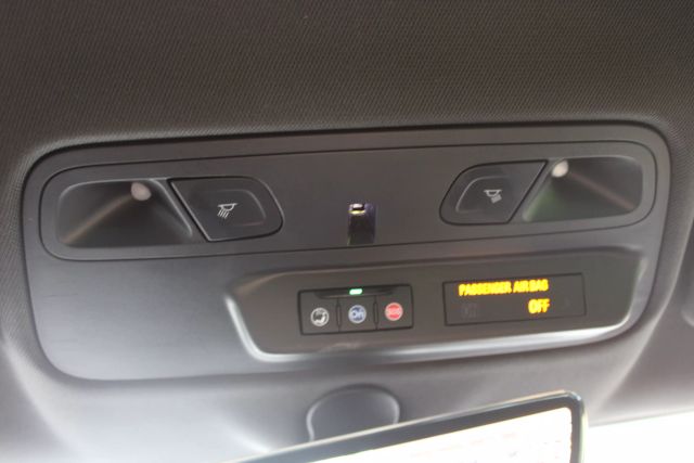 Vehicle image 23 of 42