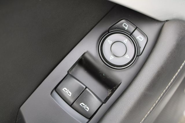 Vehicle image 8 of 42