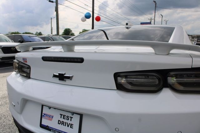 Vehicle image 36 of 42