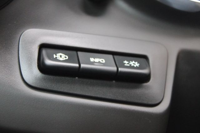 Vehicle image 27 of 42