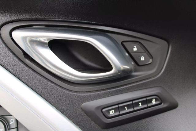 Vehicle image 9 of 42