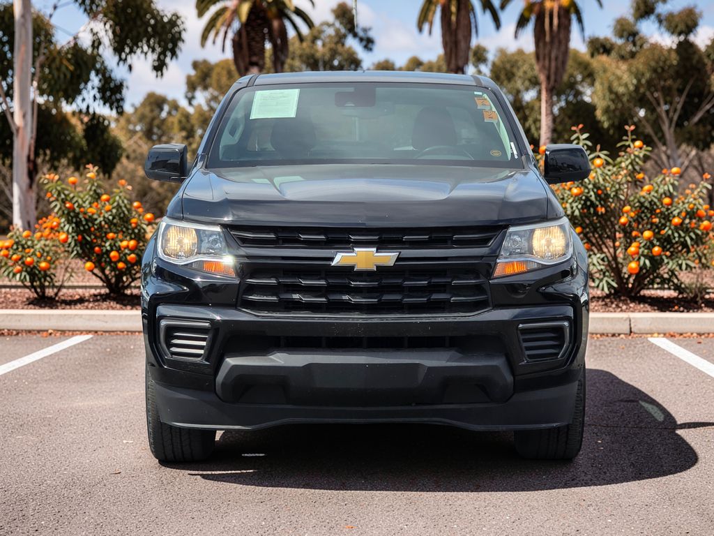 2022 Chevrolet Colorado LT Image 2 of 37