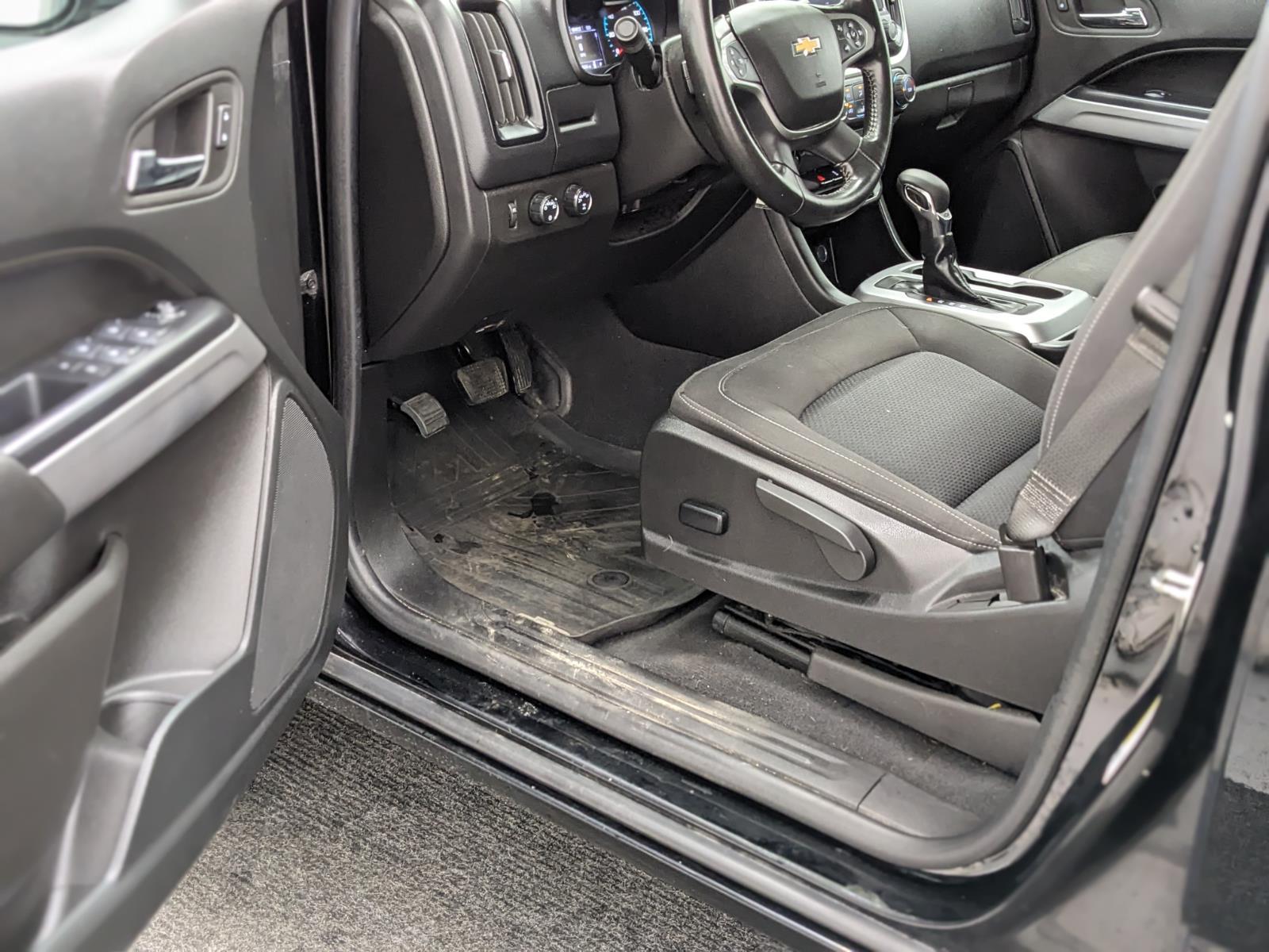 Vehicle image 21 of 34
