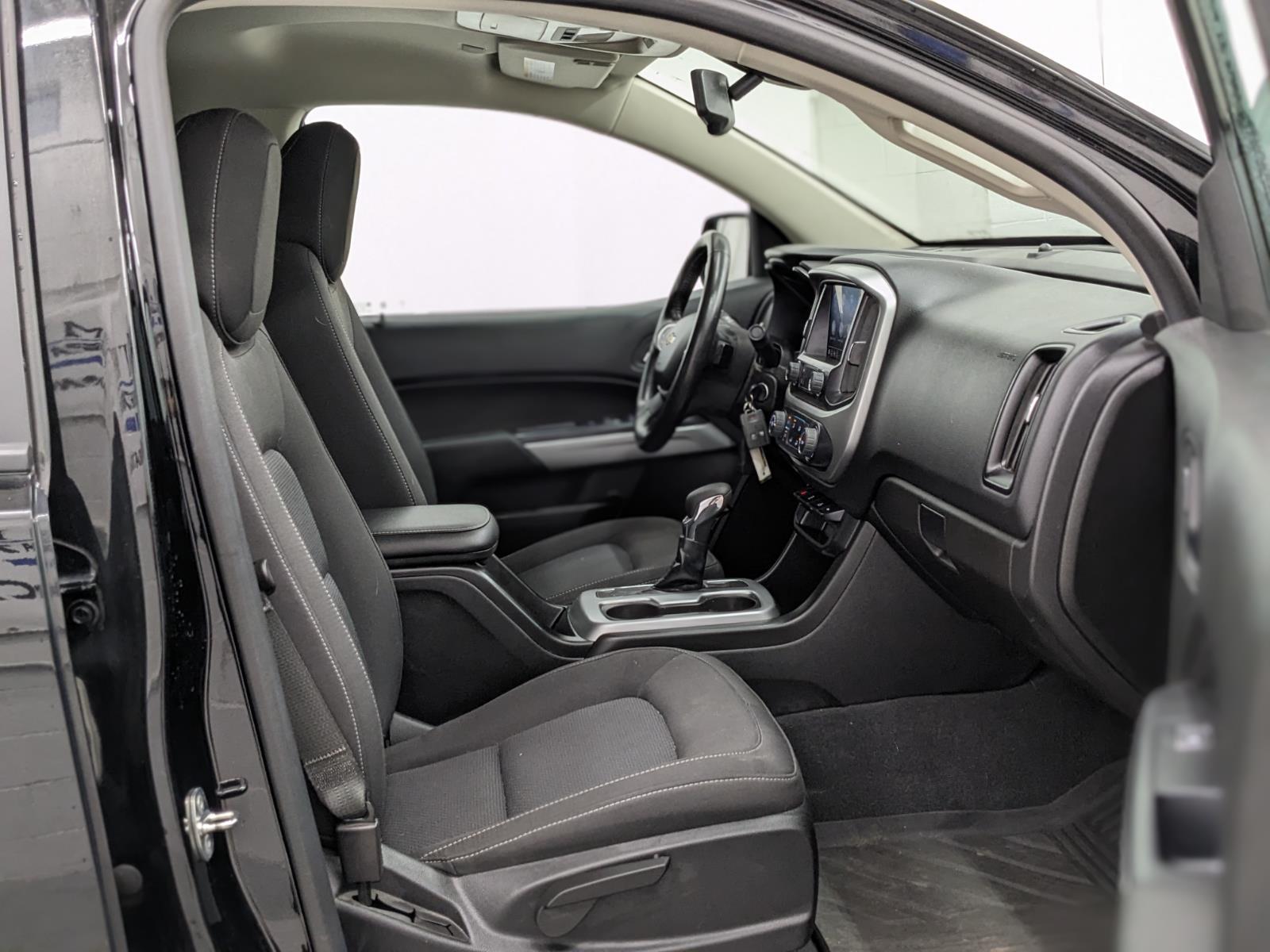 Vehicle image 17 of 34