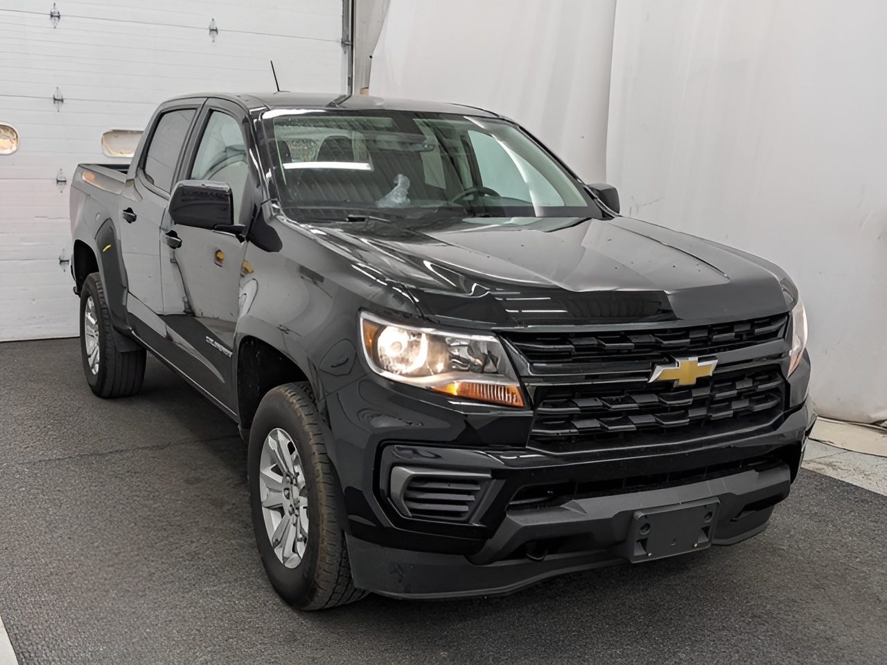 Vehicle image 32 of 34
