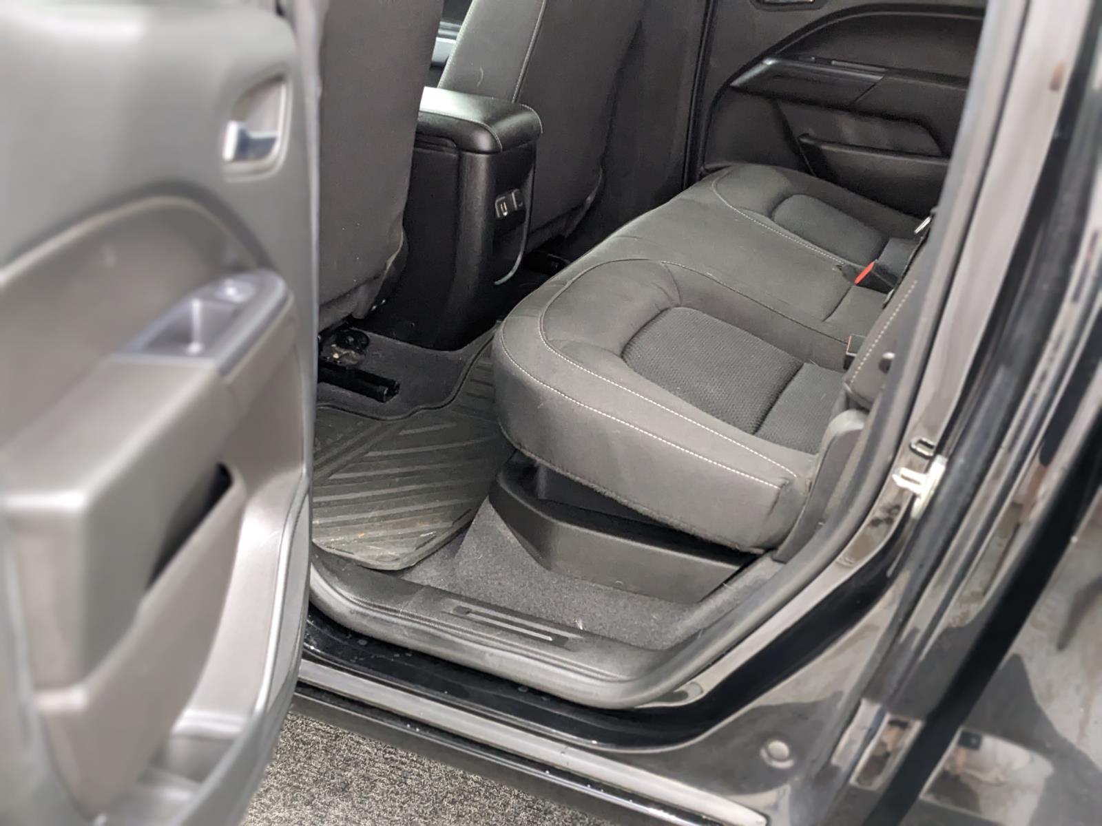 Vehicle image 20 of 34