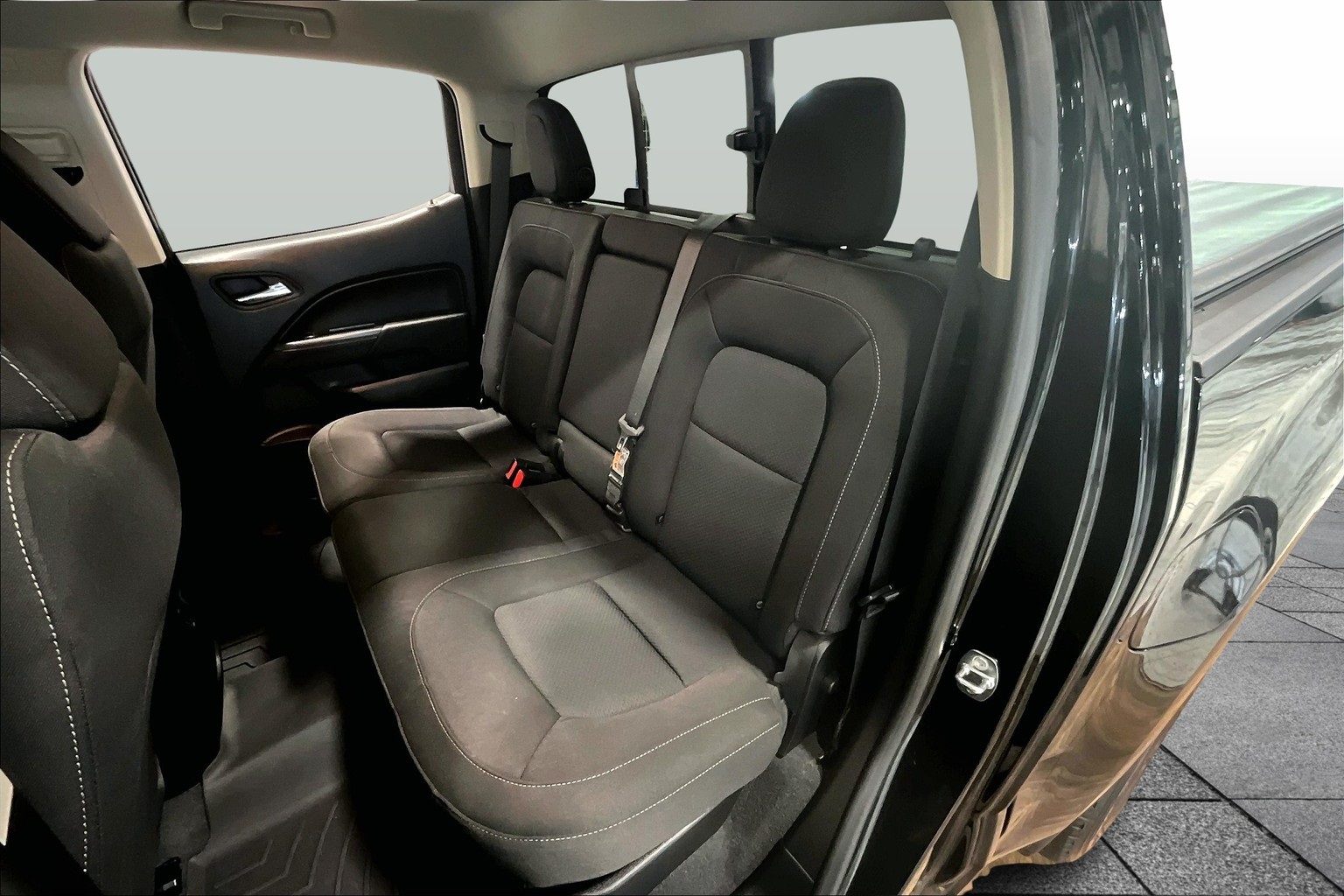 Vehicle image 14 of 36