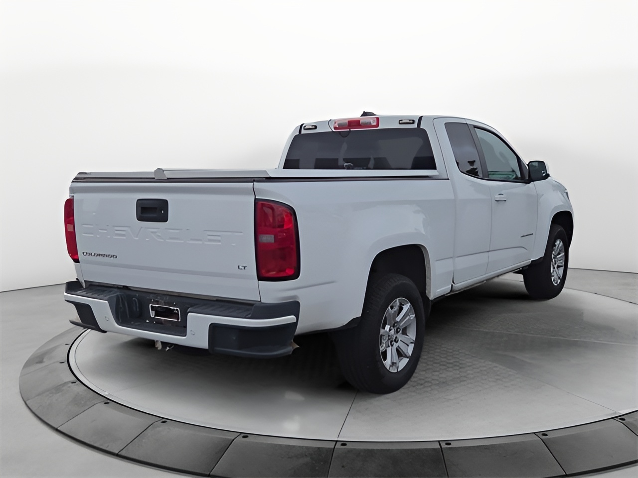 Vehicle image 15 of 18