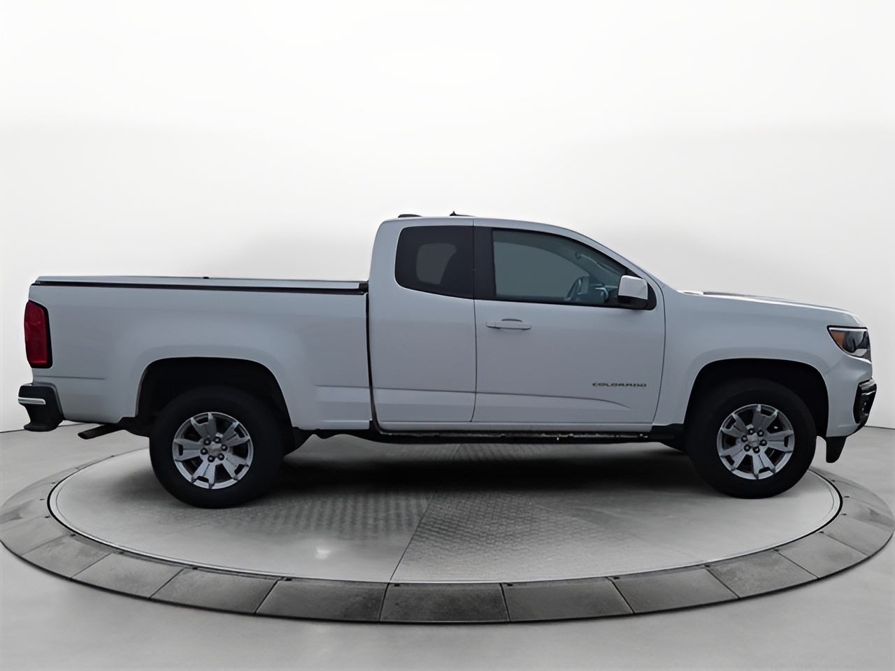 Vehicle image 14 of 18