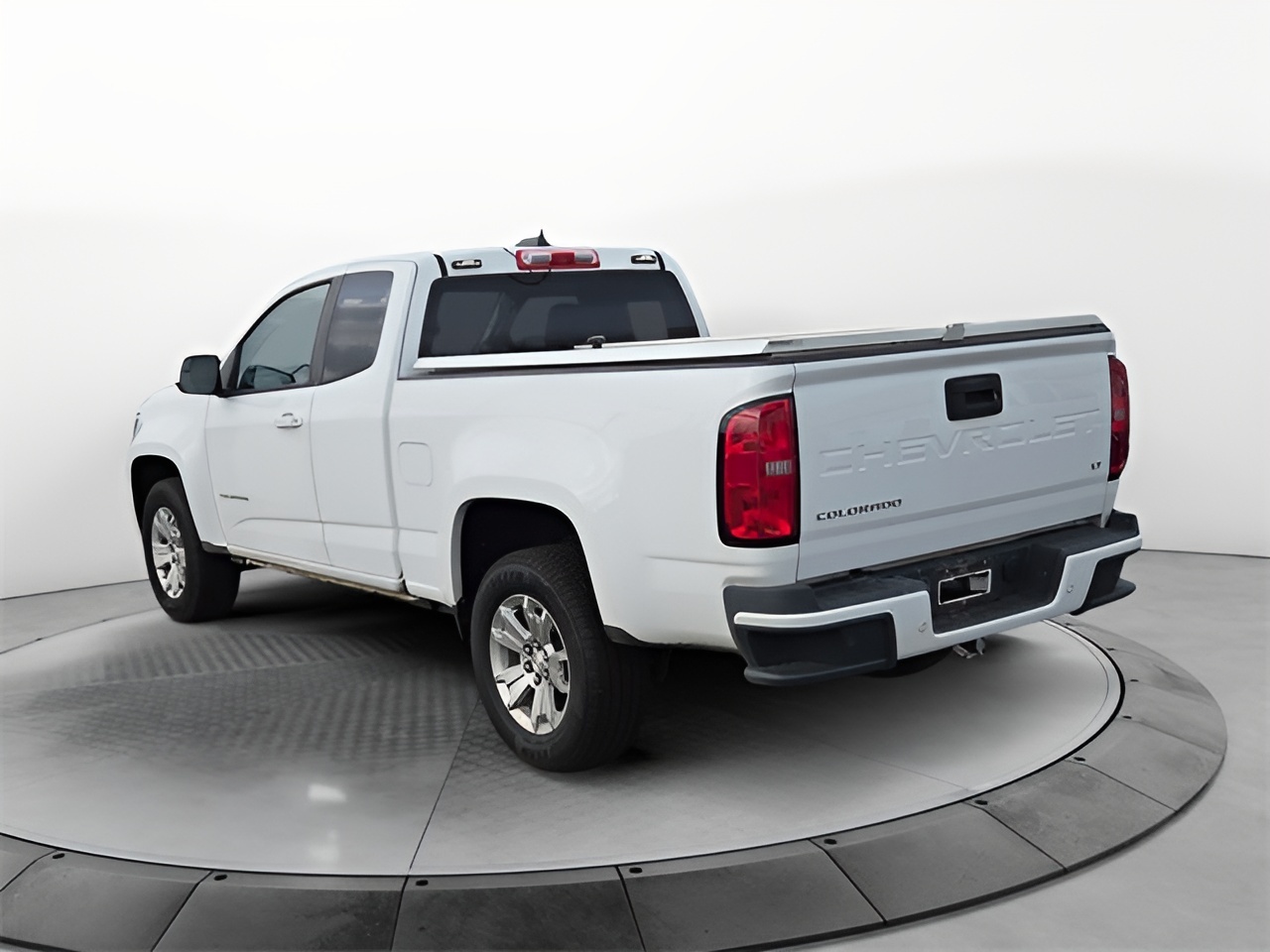 Vehicle image 16 of 18