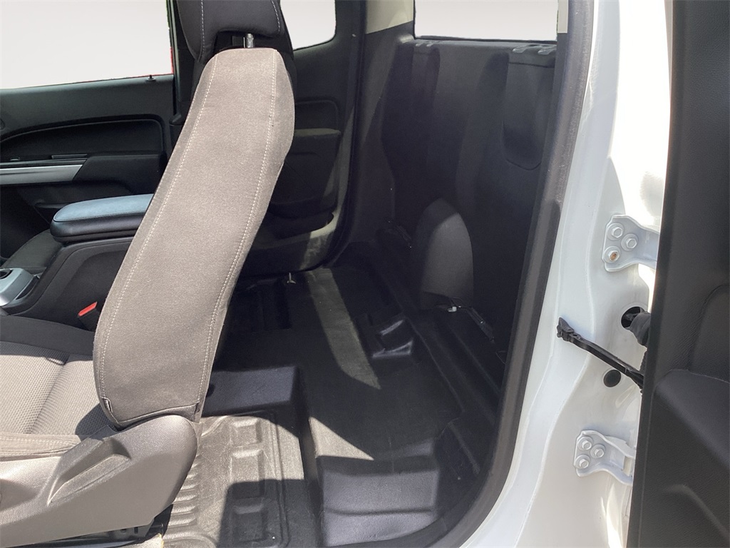 Vehicle image 13 of 23