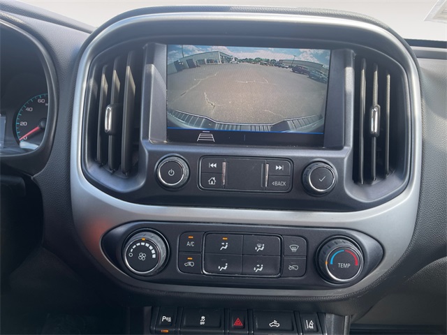 Vehicle image 21 of 32