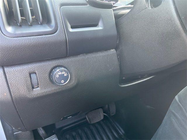 Vehicle image 28 of 32