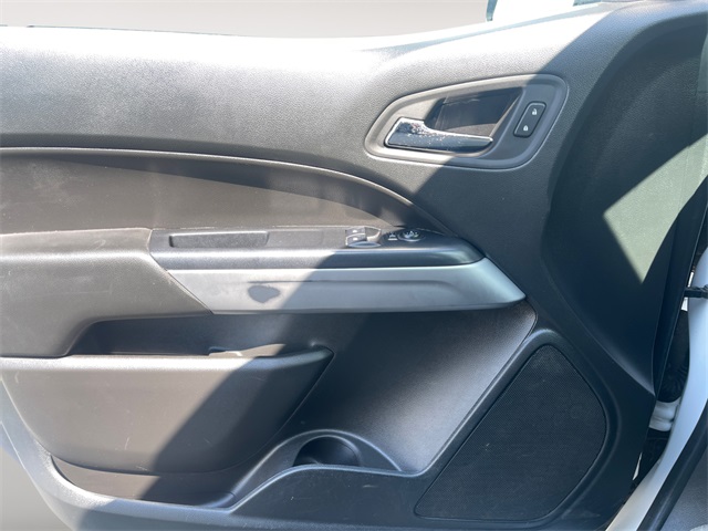 Vehicle image 25 of 32