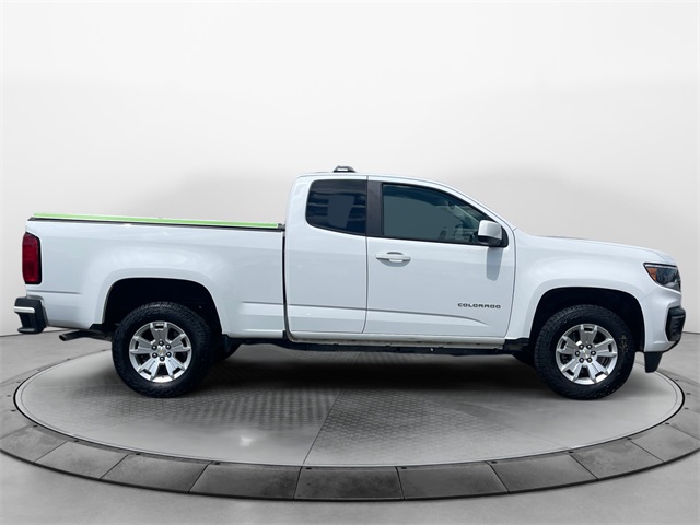Vehicle image 4 of 32