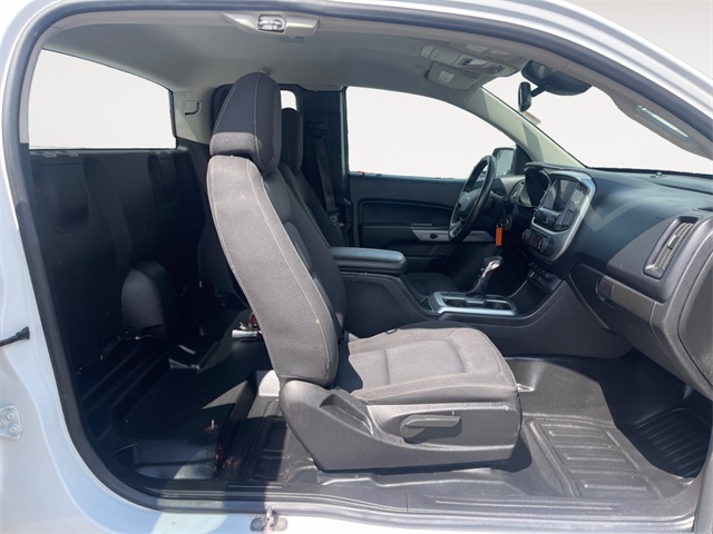 Vehicle image 27 of 32