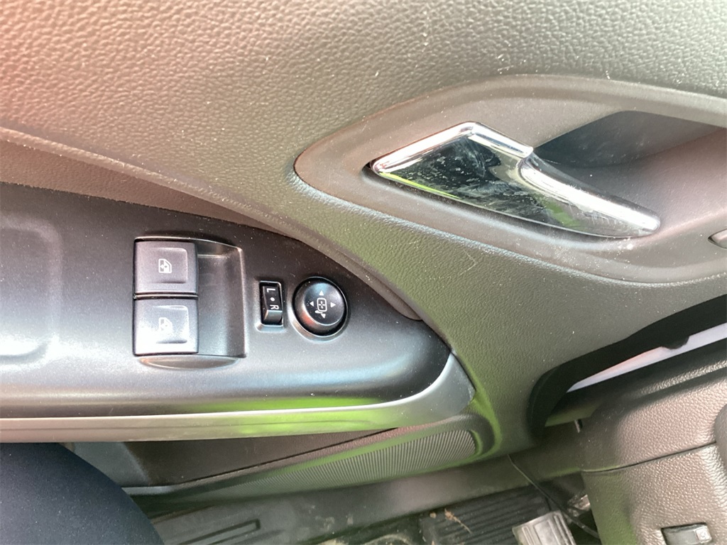 Vehicle image 17 of 22