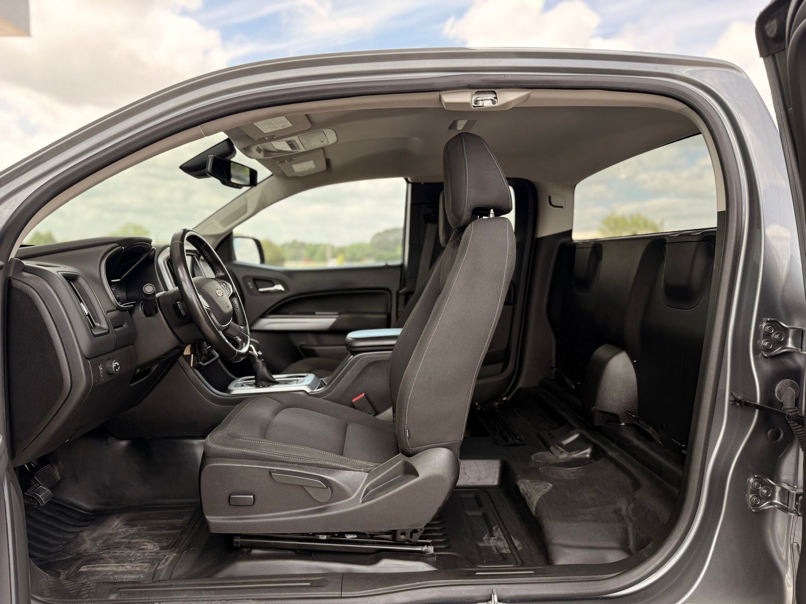 Vehicle image 16 of 35
