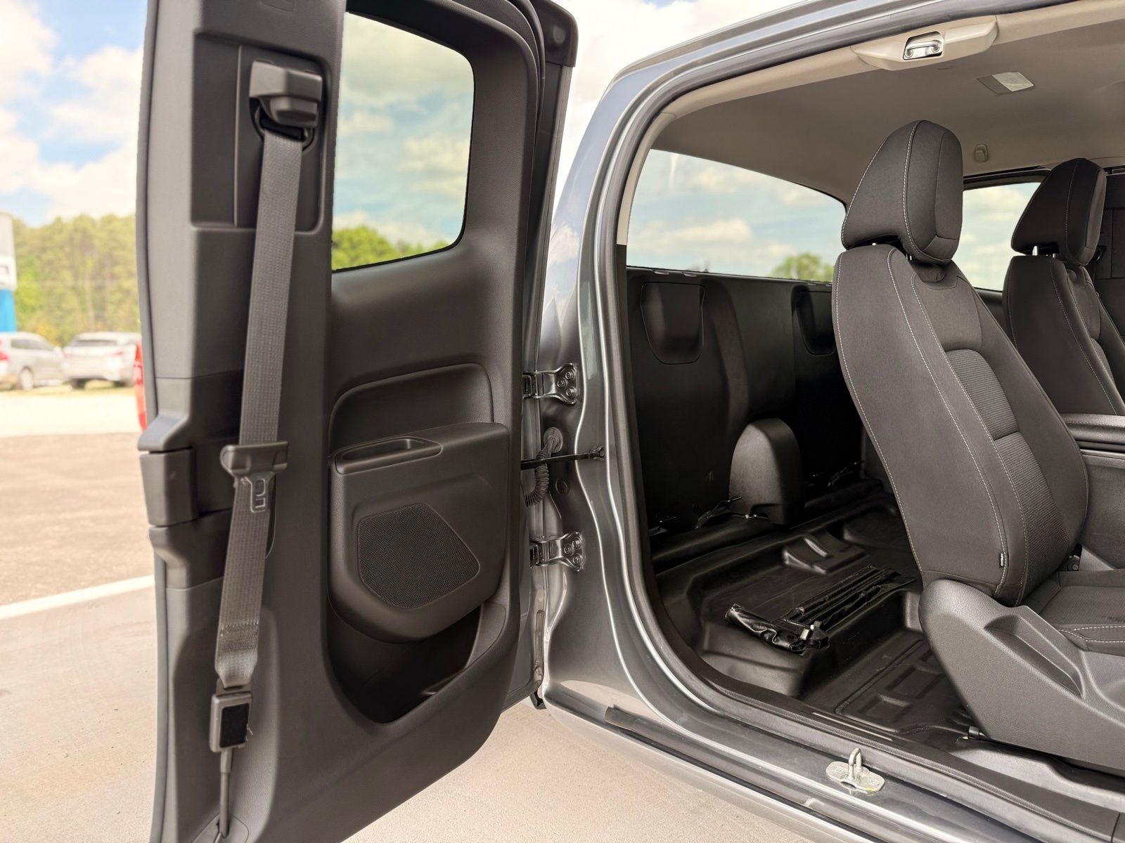 Vehicle image 18 of 35