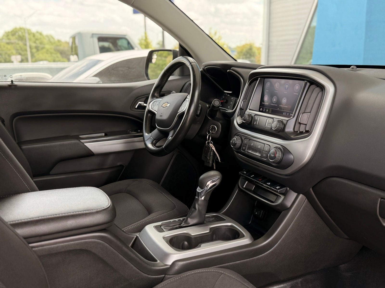 Vehicle image 21 of 35