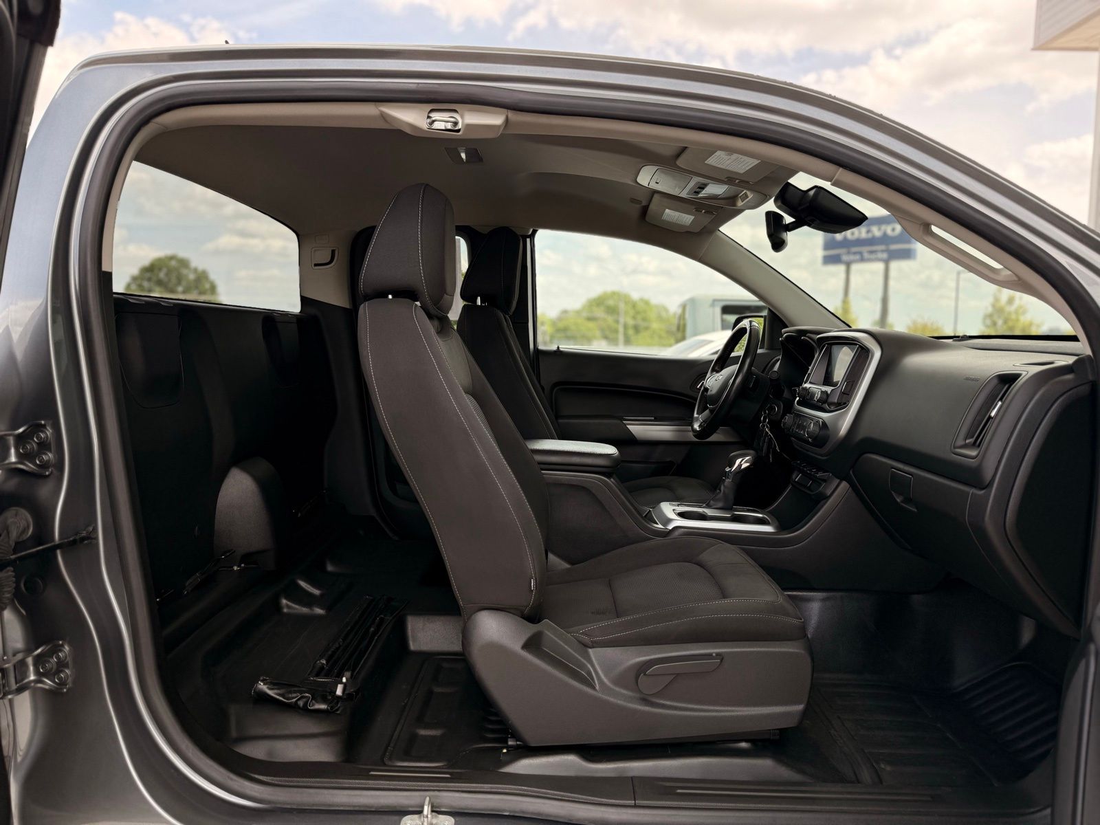 Vehicle image 19 of 35