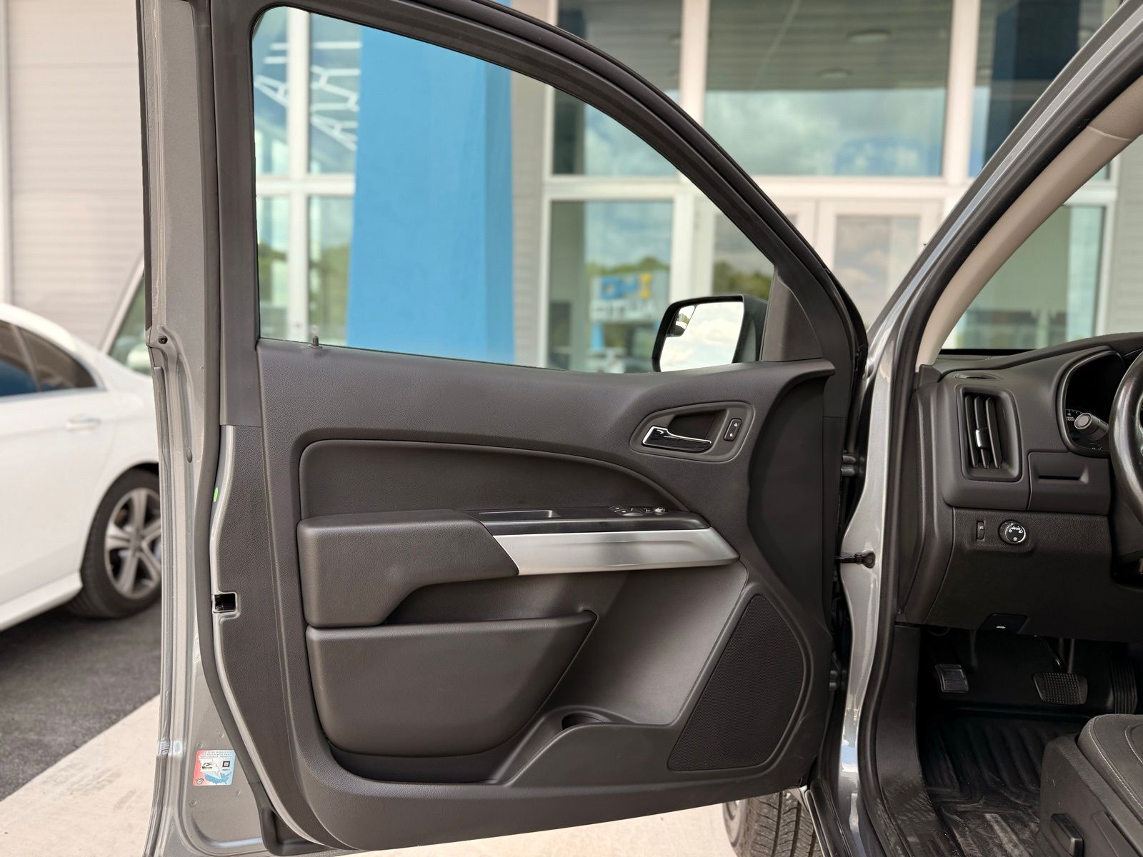 Vehicle image 12 of 35
