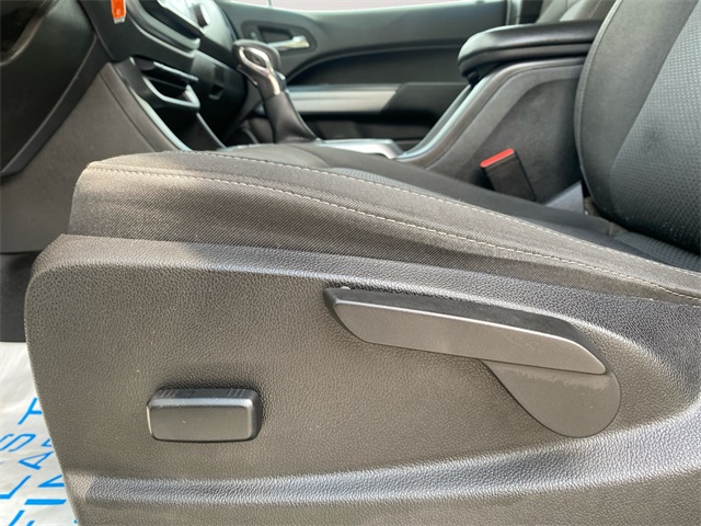 Vehicle image 34 of 37