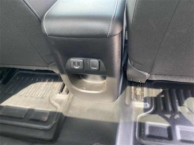 Vehicle image 32 of 37