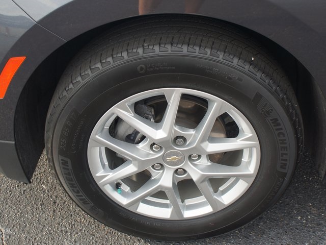 Vehicle image 17 of 24