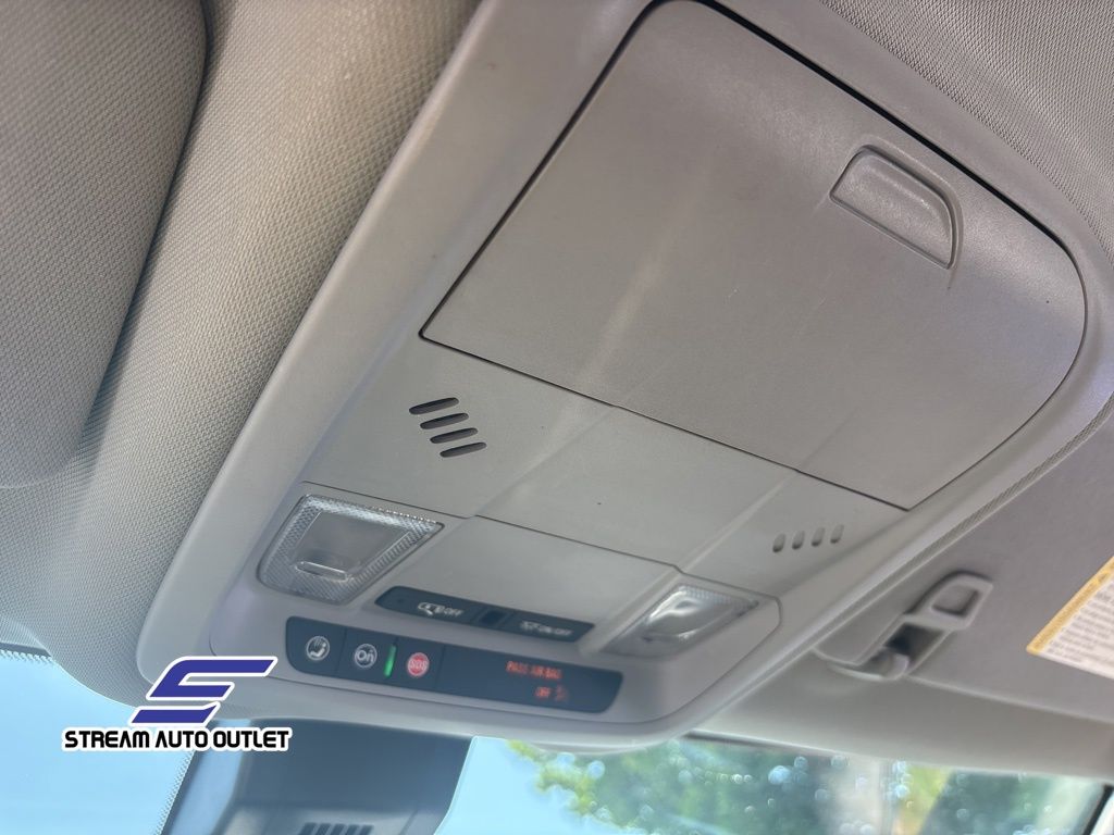 Vehicle image 17 of 36
